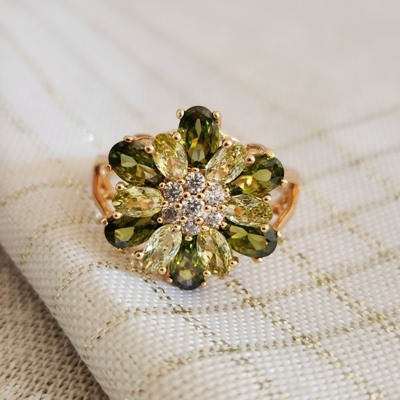 New 18K Gold Plated Peridot Diamond Flower Ring for Womenn - Picture 5 of 13